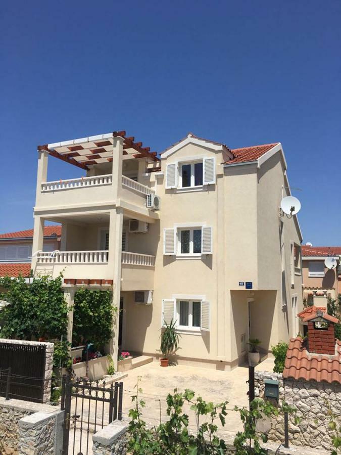 Apartment Vucica Sevid Ngoại thất bức ảnh